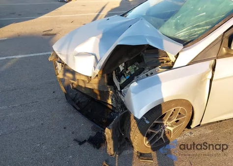 2017 Ford Focus Sel z USA, uszkodzony, nr VIN 1FADP3M21HL266282